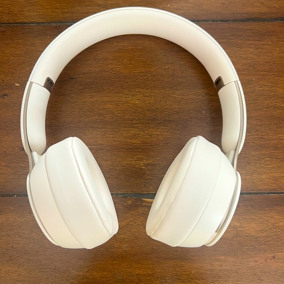 Beats by Dr Dre Beats Solo Pro Wireless Noise Cancelling On-Ear